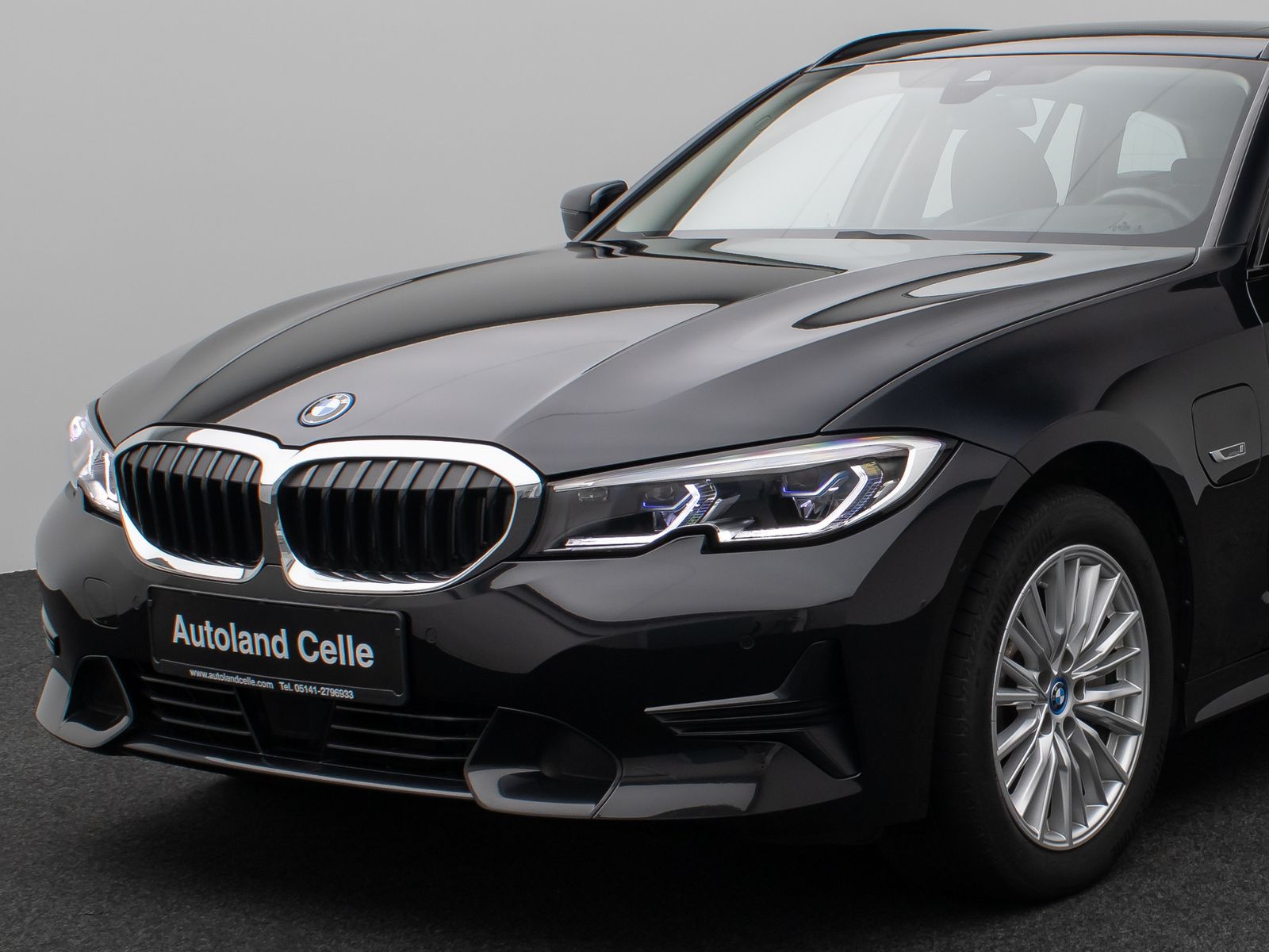 Fahrzeugabbildung BMW 330e xD SportLine Panorama Laser HUD DAB Komfort