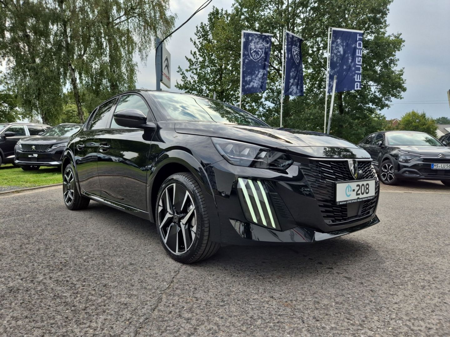 Fahrzeugabbildung Peugeot 208 e- Neuer GT Elektromotor 136 Navi 360 Kamera