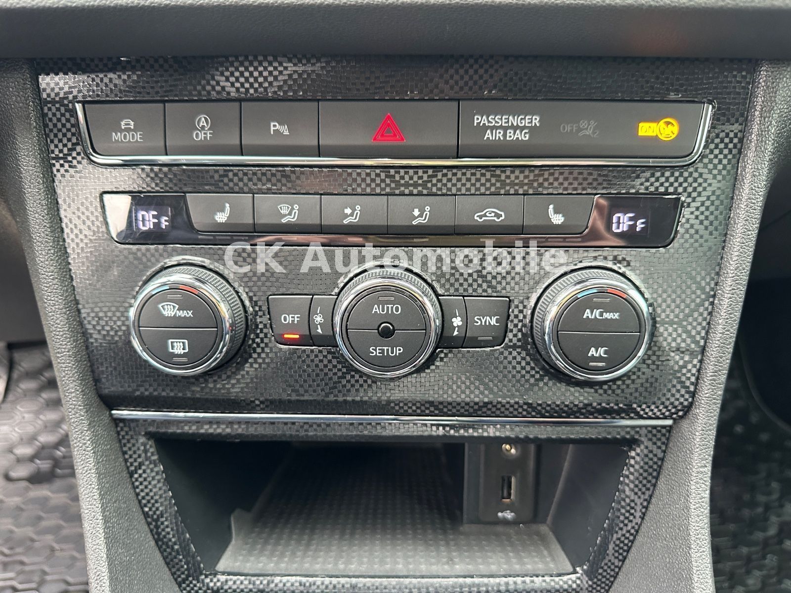 Fahrzeugabbildung SEAT Leon FR 2.0 TDI/Navi/LED/Alcantara/SHZ/PDC