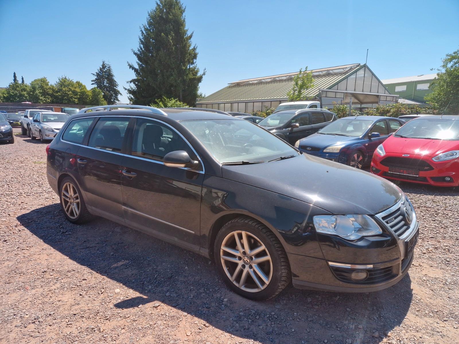 Volkswagen Passat 2010 — rear view