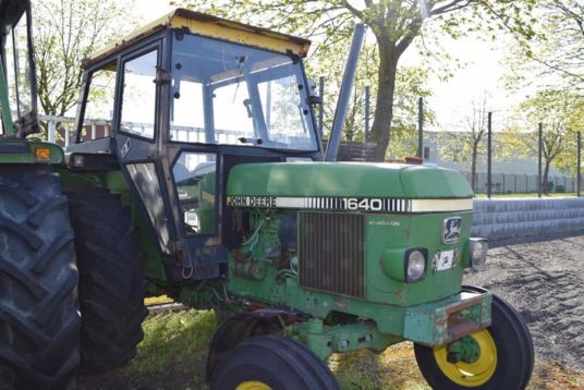 John Deere 1640