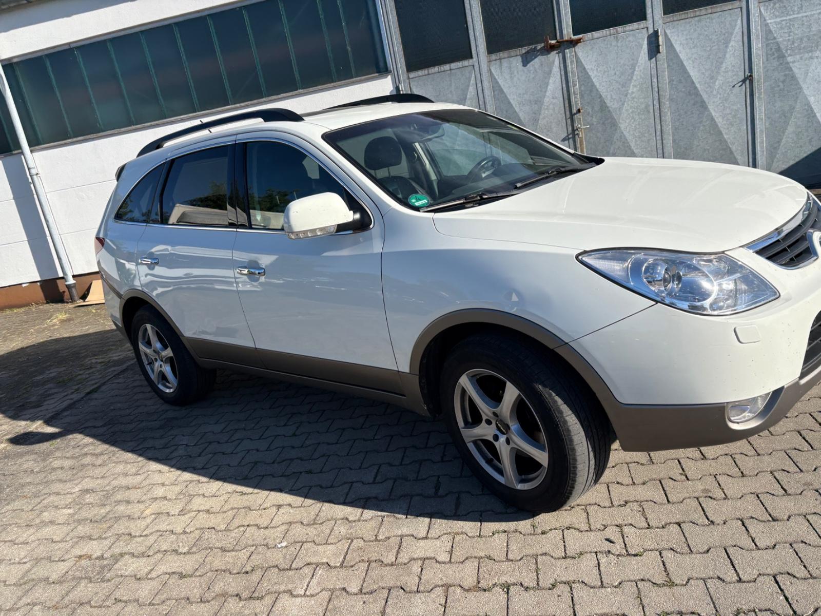 Hyundai ix55 2012 — rear view