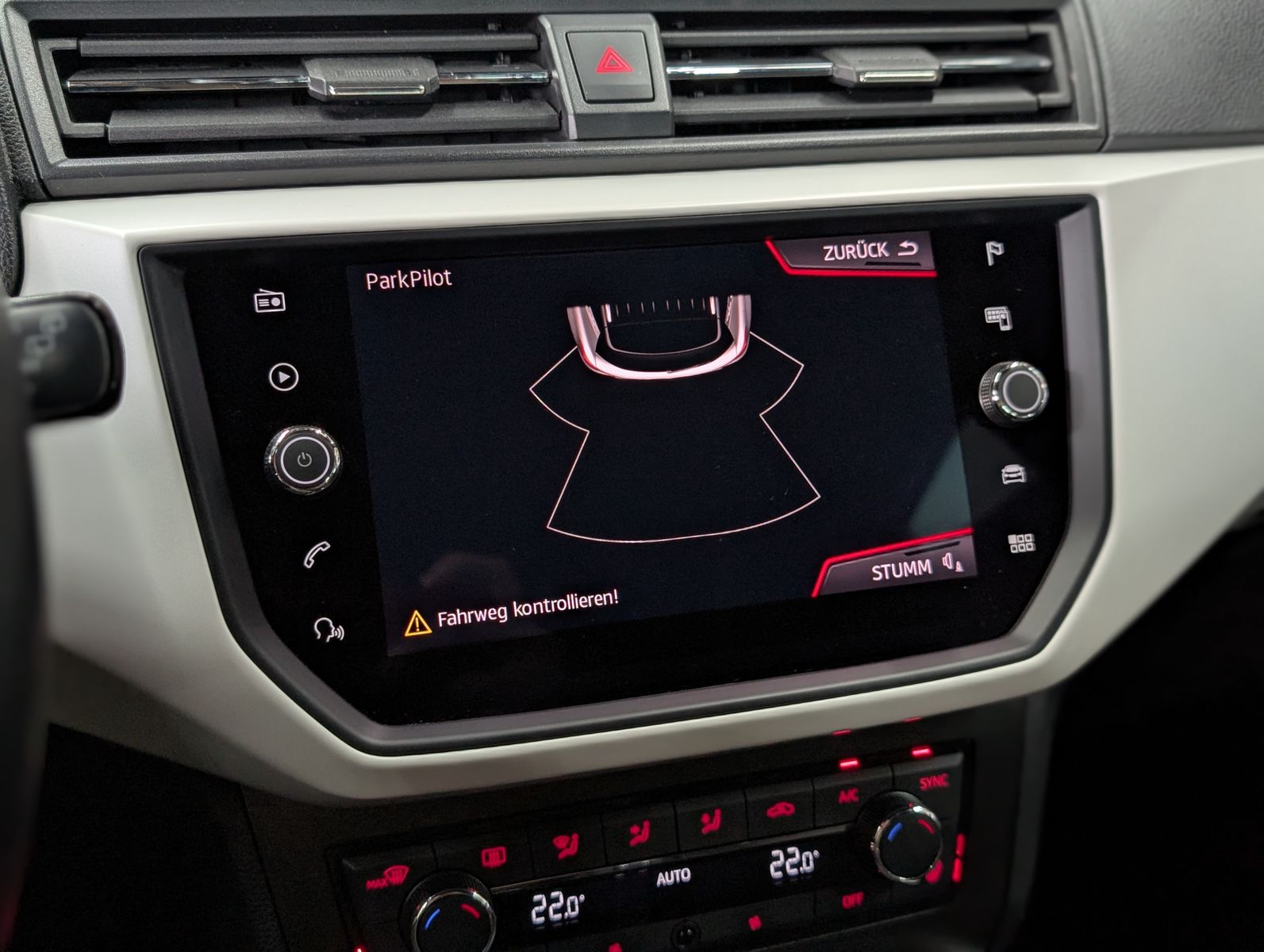 Fahrzeugabbildung SEAT Arona Xcellence FULL-LINK LED KESSY SHZ TEMP ALU