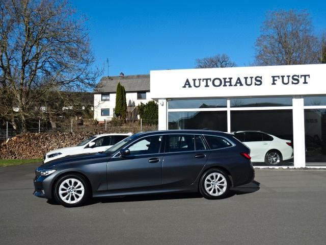 BMW 318d Touring,LEDER,NAVI,LED,AUTOM,PDC,AHK,1HAND