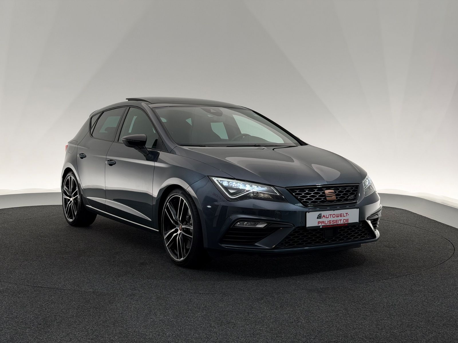 Gebrauchtwagen Seat Leon Leon 2.0 TSI*CUPRA*LED-PANO-ACC-R.KAM-KEY-BEATS in Fulda