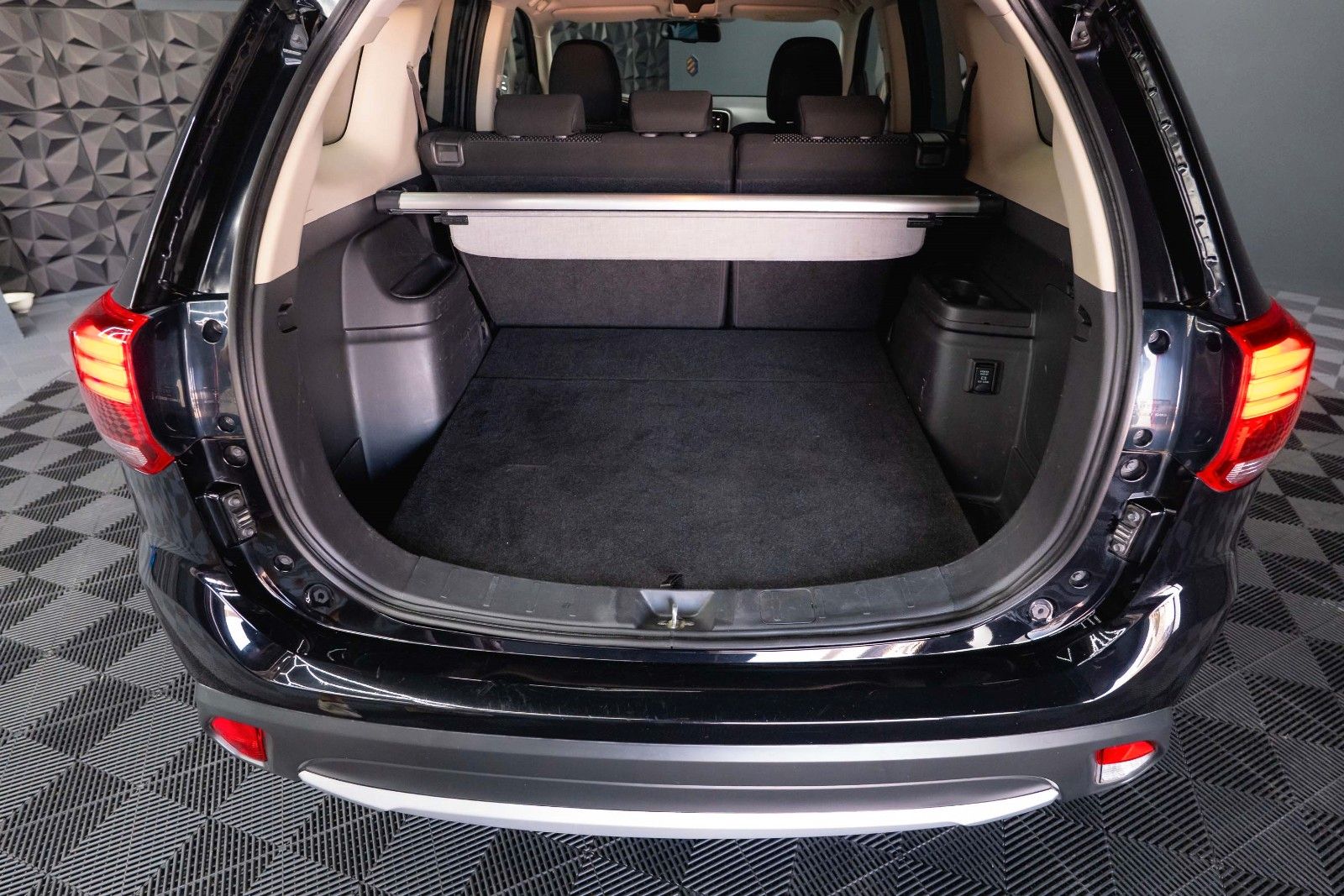 Fahrzeugabbildung Mitsubishi Outlander Edition 100 2WD | DAB | Kamera | 1Hand