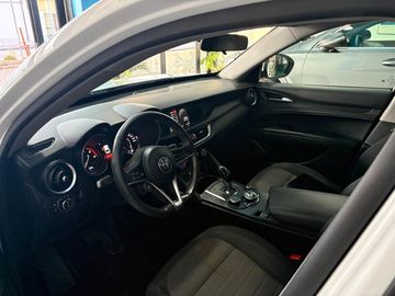 Alfa-Romeo Stelvio - 12