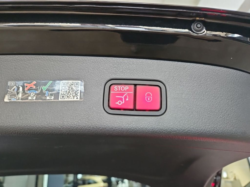 Fahrzeugabbildung Mercedes-Benz GLC 200 4M AMG Night Distronic+ AHK Pano Sitzkl.