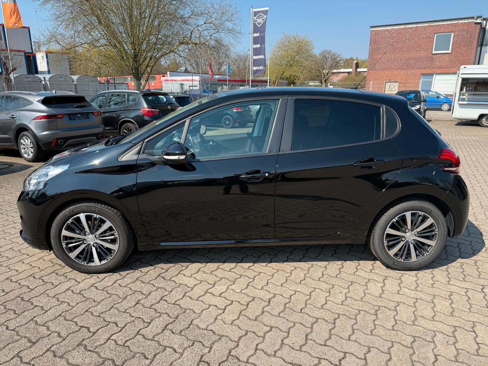 Peugeot 208 Active LED/CAM/PDC/Pano/Navi/Carplay