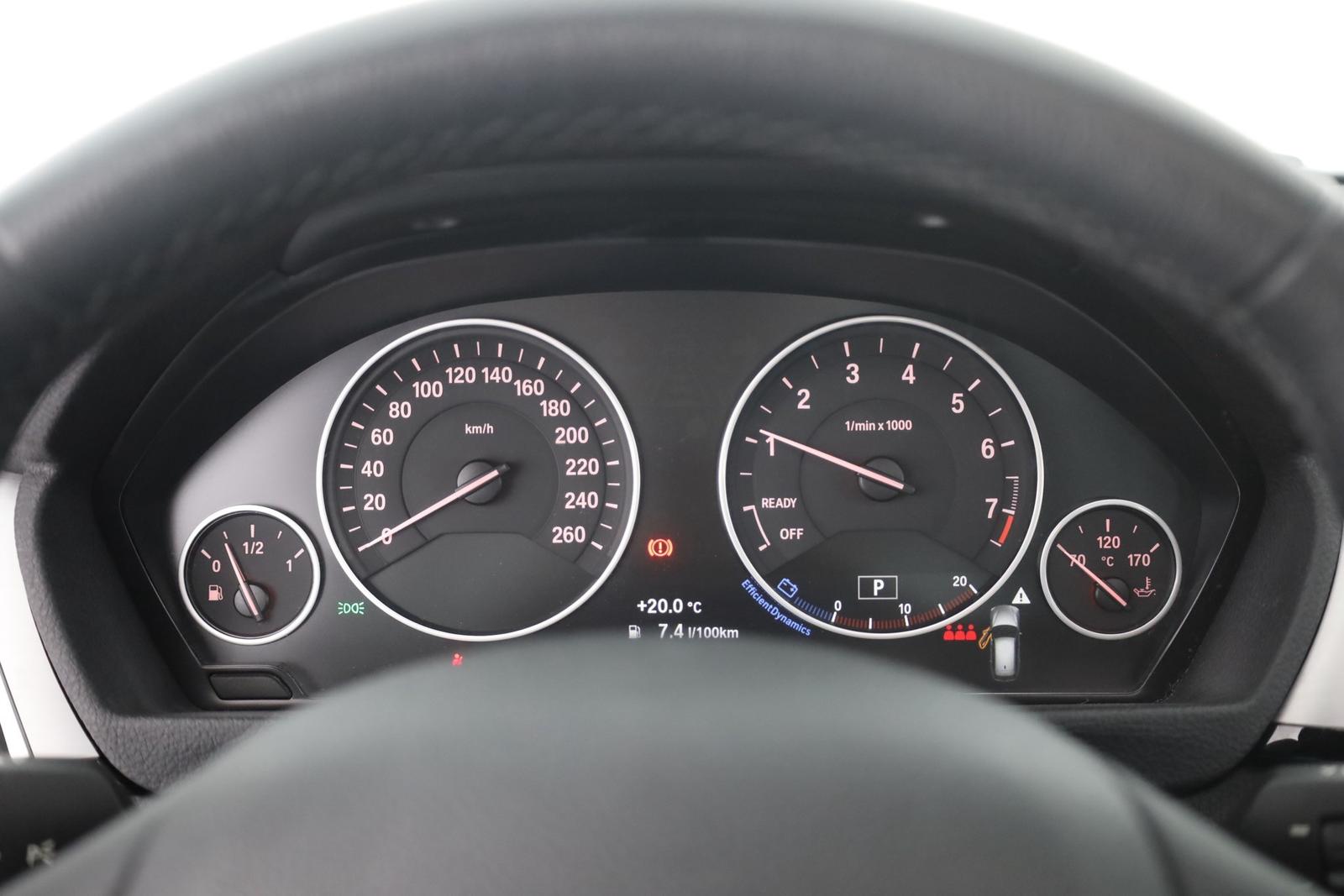 BMW 320i Touring Advantage LED Navi Schiebedach AHK