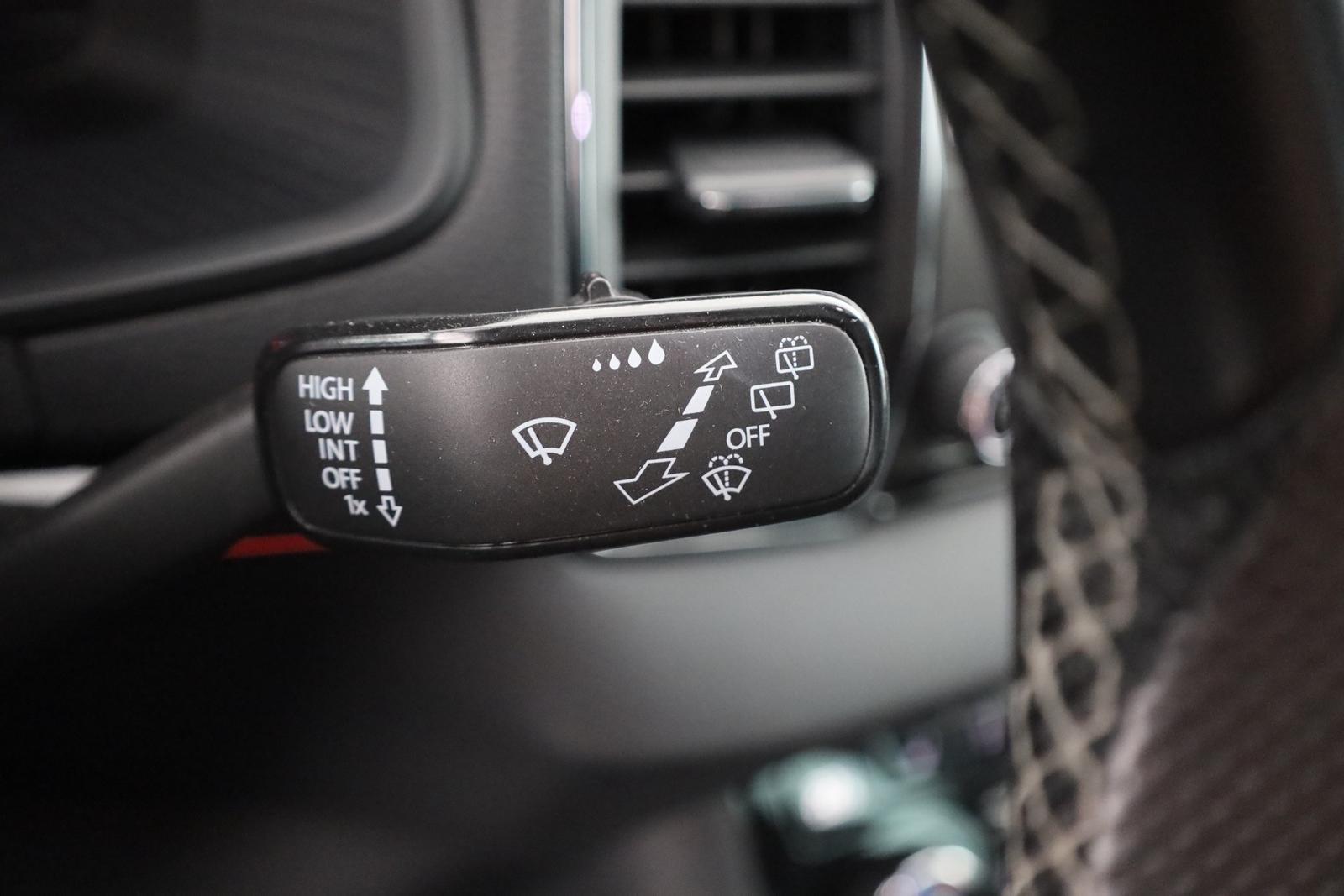 Skoda Karoq 1.5 TSI DSG Sportline LED ACC Kamera Navi