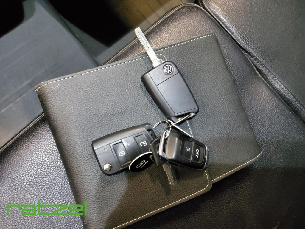 Fahrzeugabbildung Volkswagen Crafter DoKa MR 2.0 TDI SCR 4MOTION StandHZG AHK