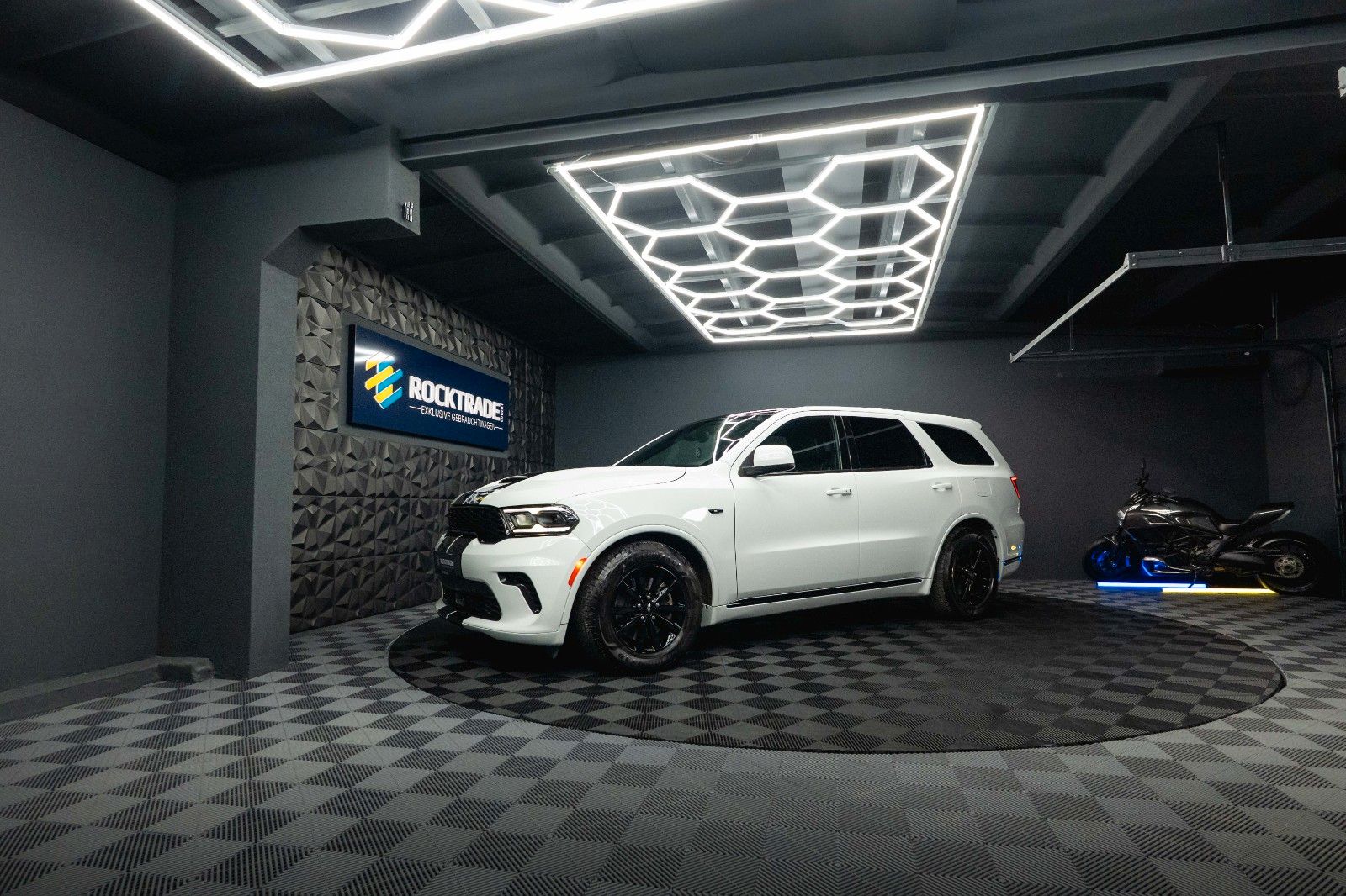 Fahrzeugabbildung Dodge Durango 5.7 V8 R/T SRT 4x4 Night-Paket Modell 22