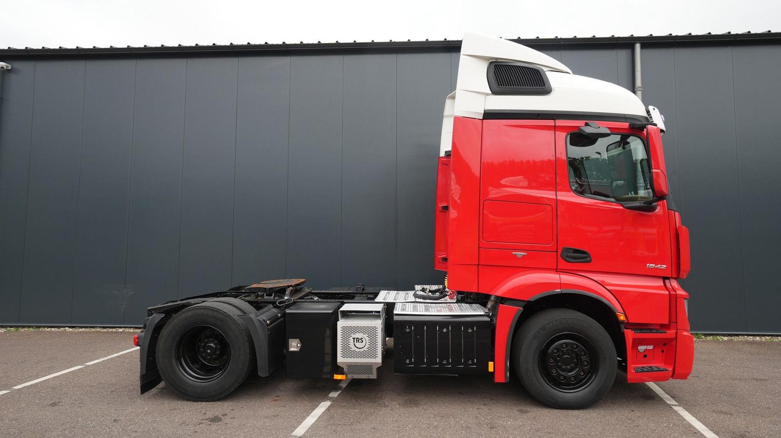 Mercedes-Benz Actros 1942 tractor unit