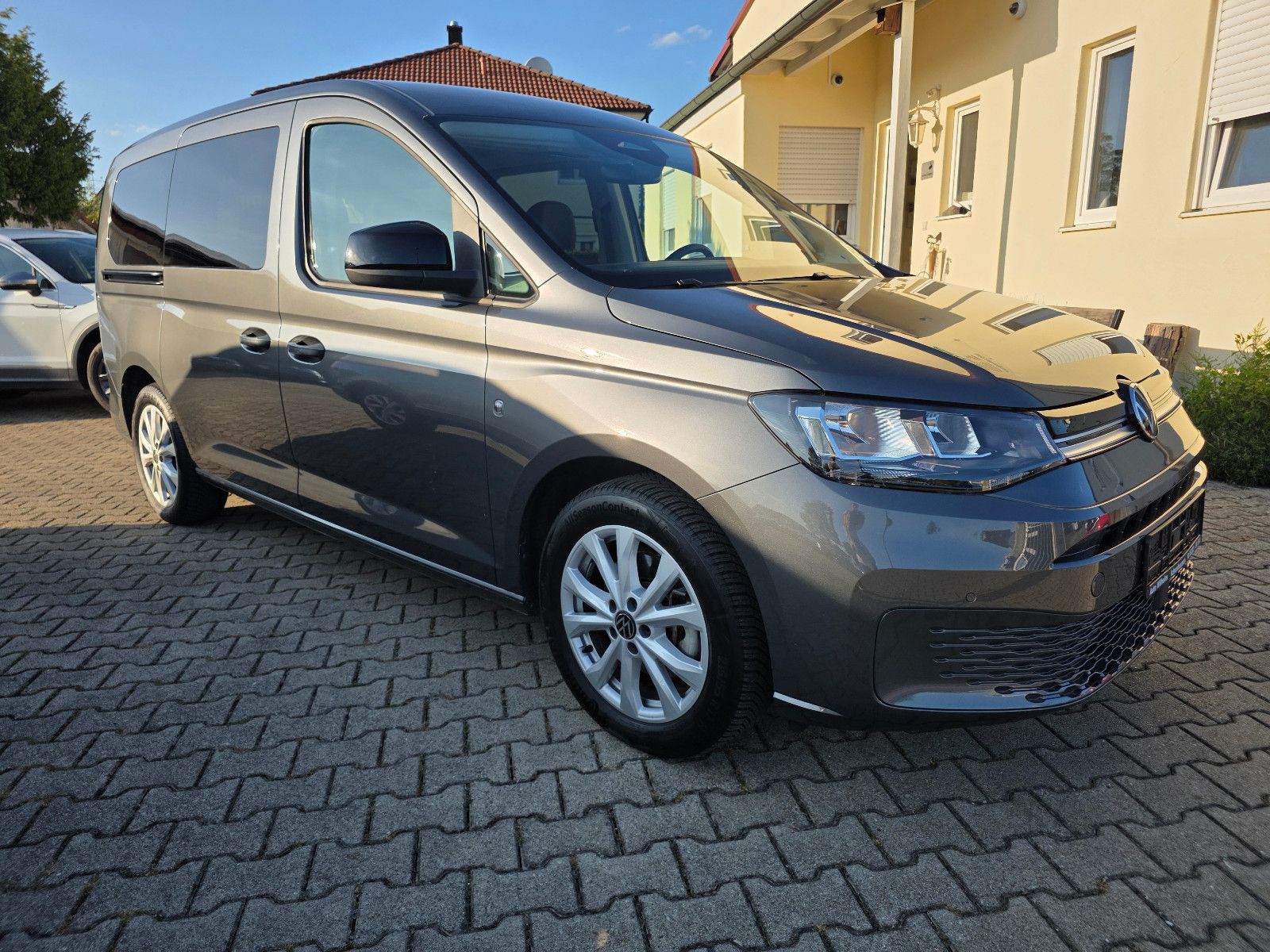 Volkswagen Caddy Maxi Life eHybrid vorb.AHK Navi Kamera 7Si