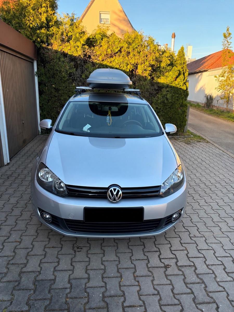 Volkswagen Golf 2012 — rear view