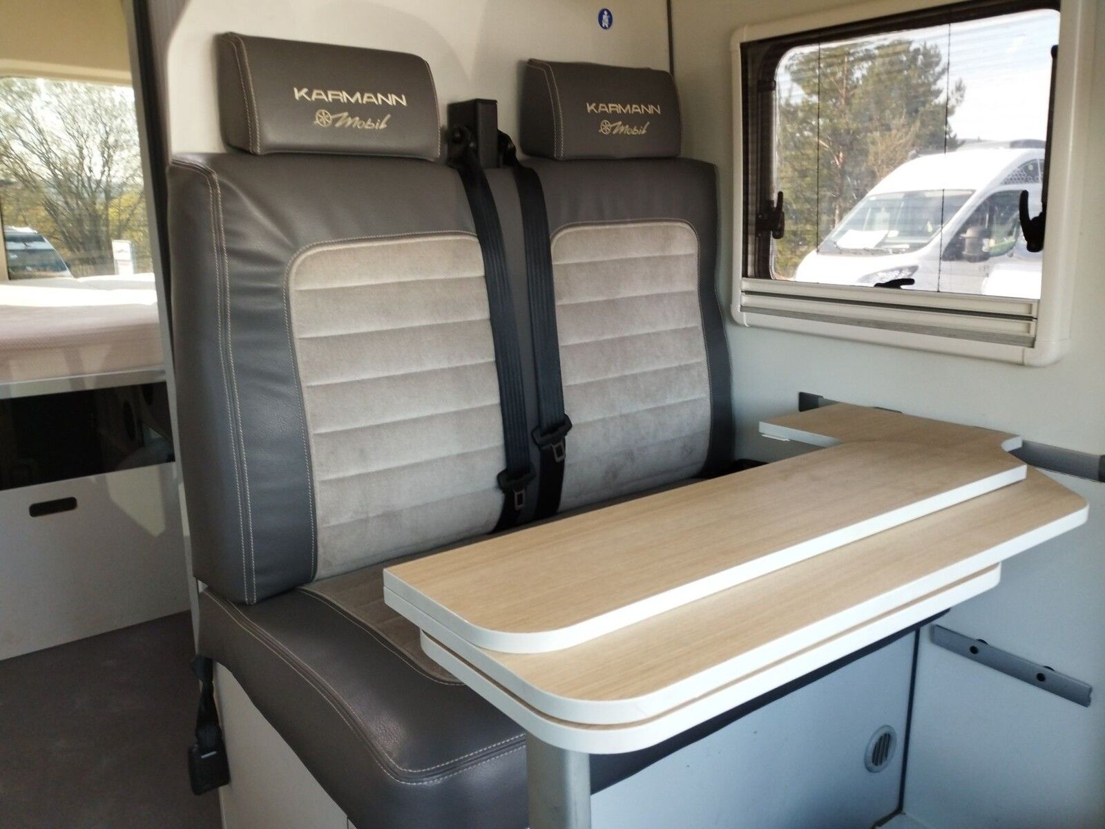 Fahrzeugabbildung Karmann Dexter 560 4x4 Allrad, 170 PS