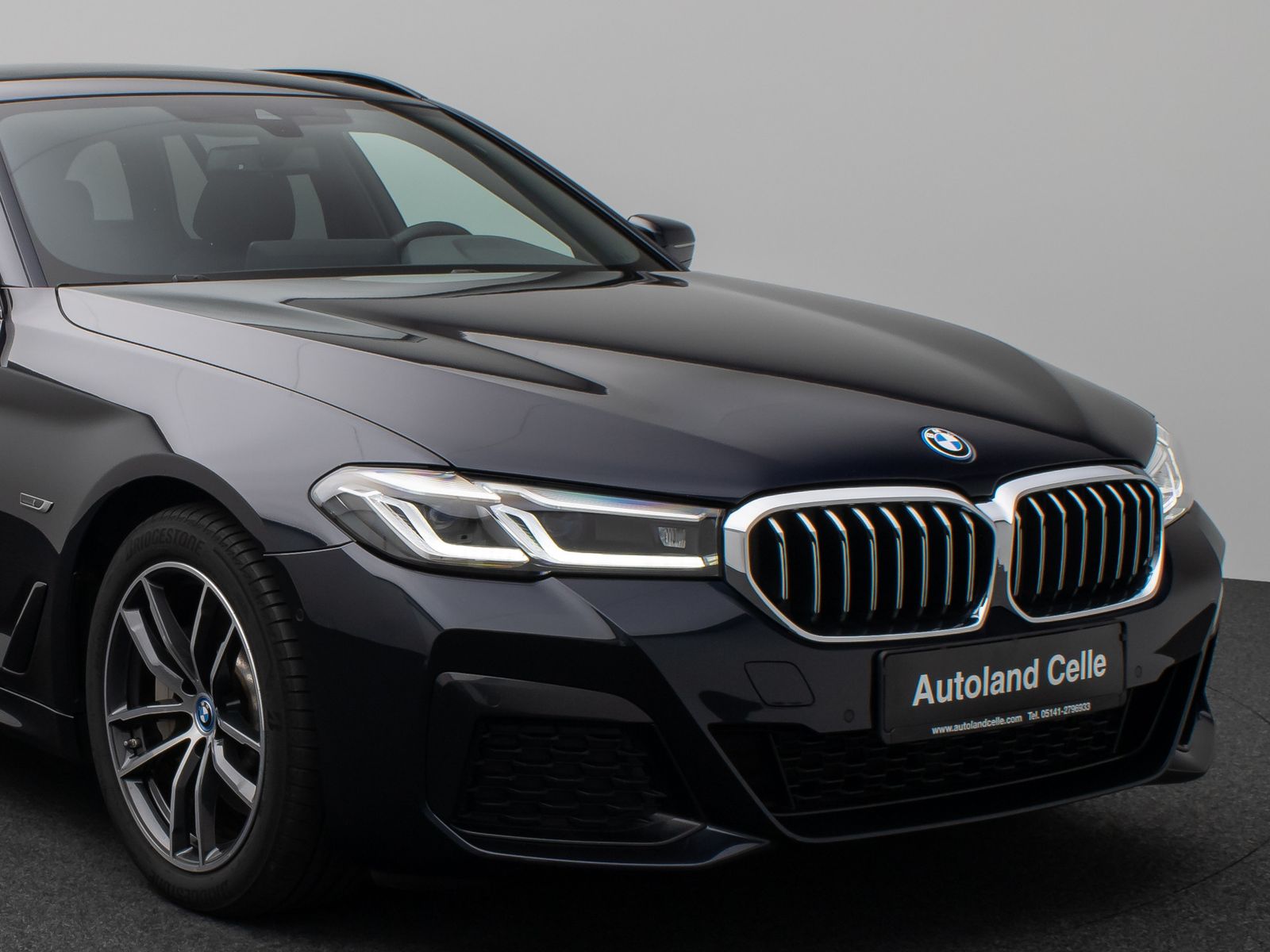 Fahrzeugabbildung BMW 530e M Sport Panorama Kamera DAB HiFi Alarm LED