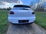 Porsche Macan Turbo Turbo - Porsche Gebrauchtwagen in Stuttgart