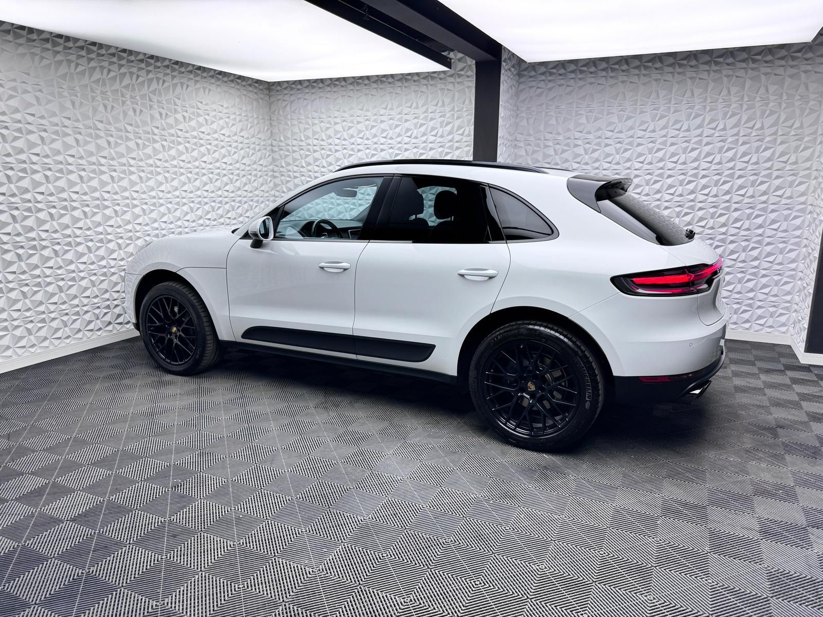 Fahrzeugabbildung Porsche S APPROVED*PDLS+*PASM*ACC*LUFT*PANO*RCAM*PPF*DAB