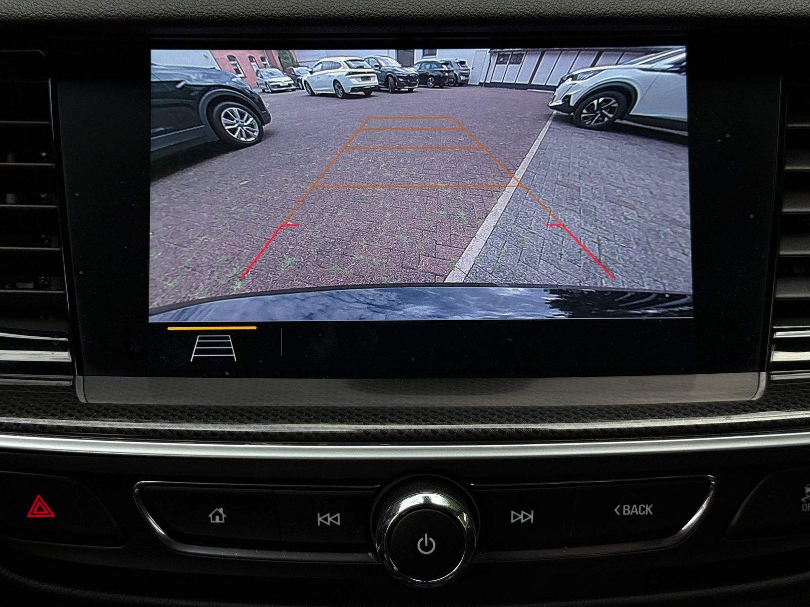 Fahrzeugabbildung Opel Insignia 2.0CDTI Aut. Elegance ILUX+NAV+KAM+CARP