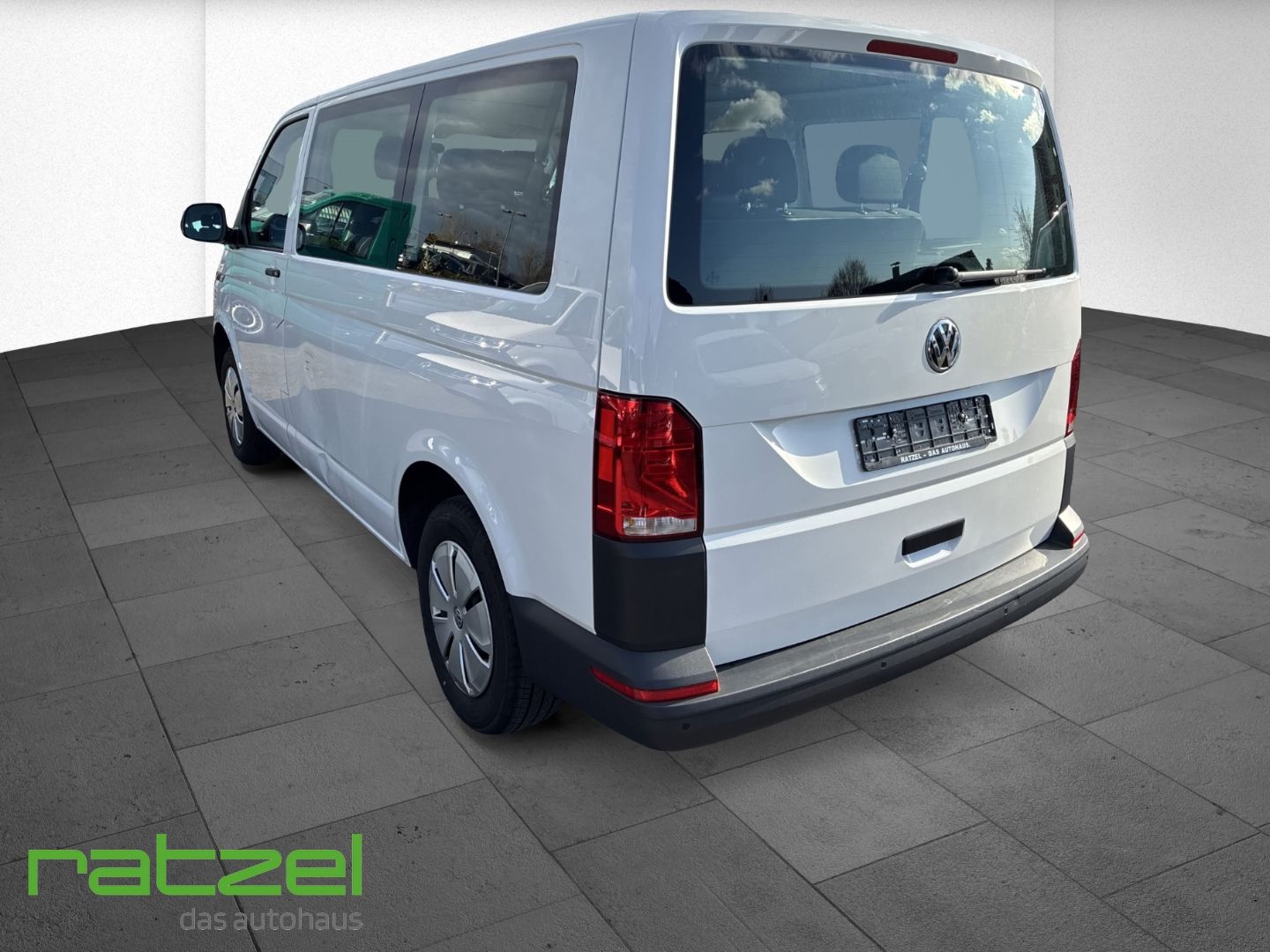 Fahrzeugabbildung Volkswagen T6.1 Kombi 2.0 TDI 9-Sitzer DAB Notbremsass. PDC