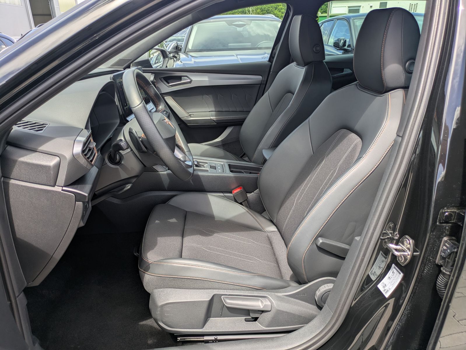 Fahrzeugabbildung CUPRA Leon 1.5 eTSI DSG MATRIX-LED*ACC*APP*KAMERA*18"