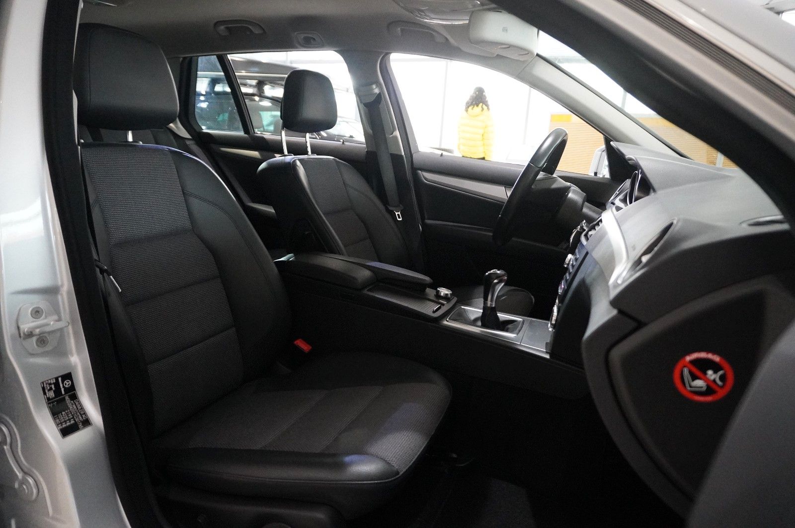 Fahrzeugabbildung Mercedes-Benz C 220 T AVANTGARDE KLIMA/SHZ/PDC/T-LEDER/USB