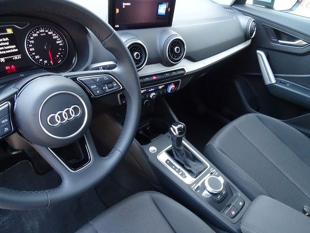 Q2 35 TFSI S-tronic advanced / Matrix LED