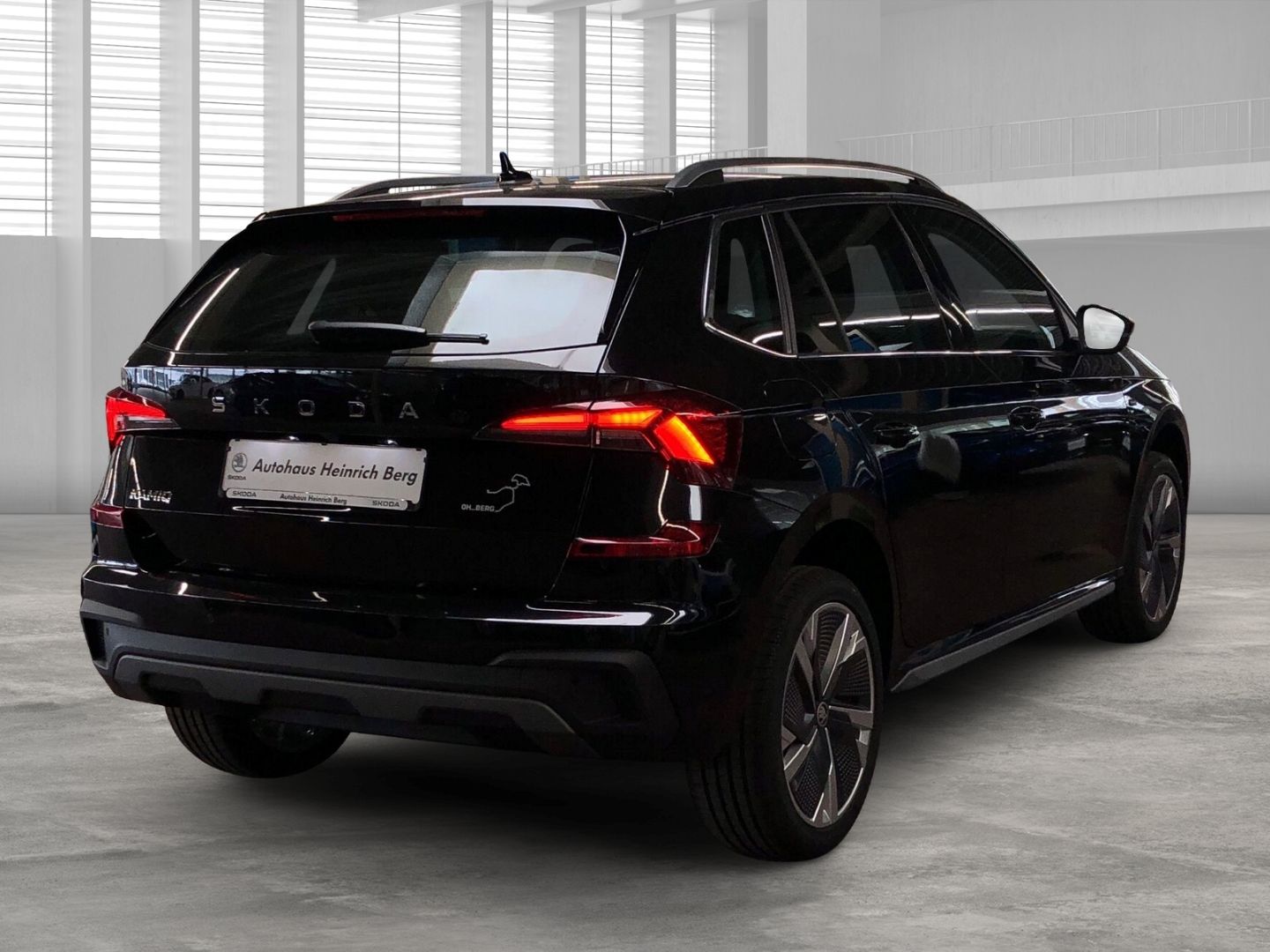 Fahrzeugabbildung SKODA Kamiq Selection Tour 1.0 TSI DSG Navi Digitales
