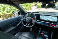 BMW M5 Limousine/ DRIVING PROF. / COMFORT PAKET/ B&W BMW M5 Limousine/ DRIVING PROF. / COMFORT PAKET/ B&W