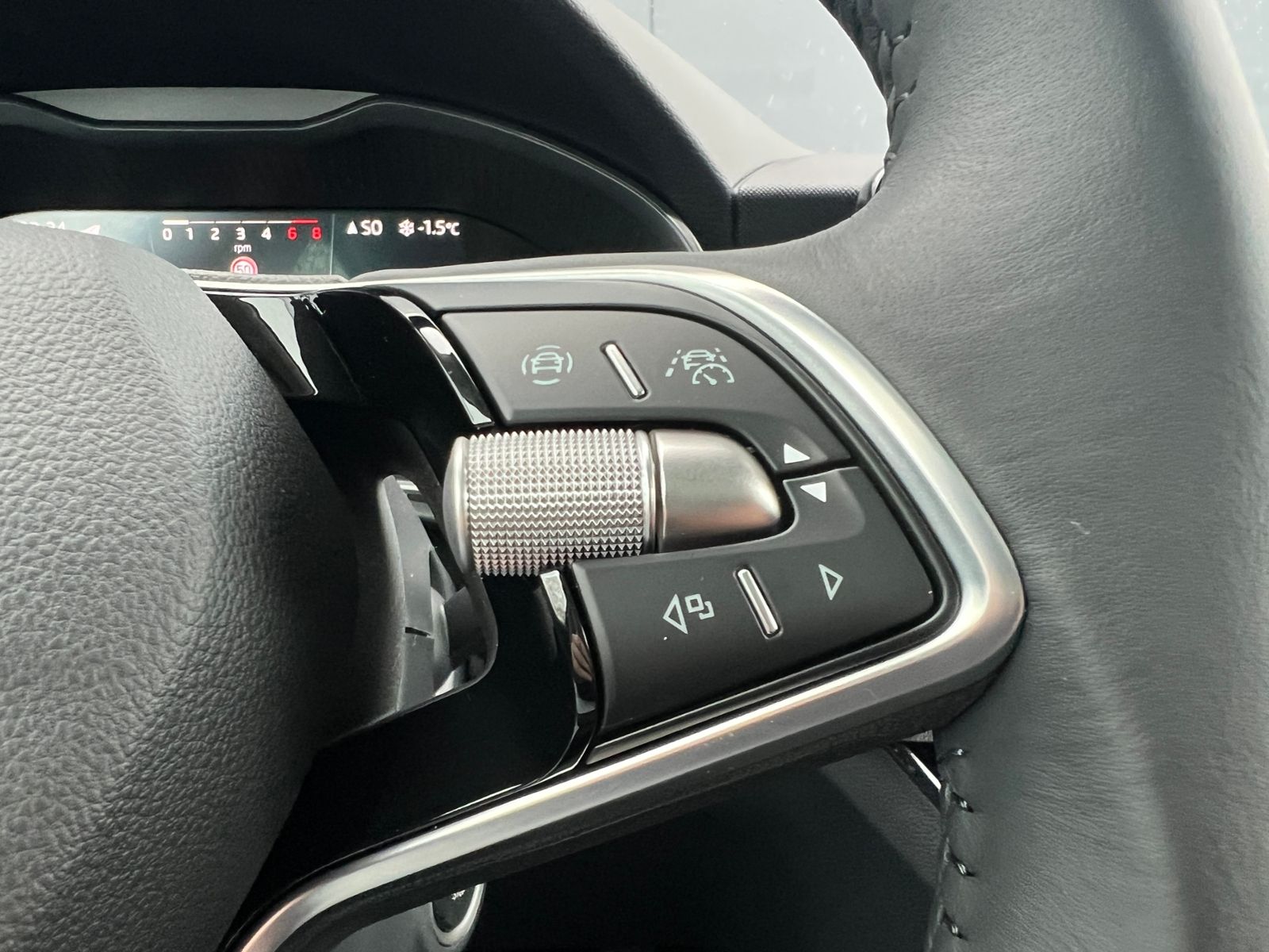 Fahrzeugabbildung SKODA Kamiq Selection 1.0 TSI DSG *Vorb. AHK, LED, ACC