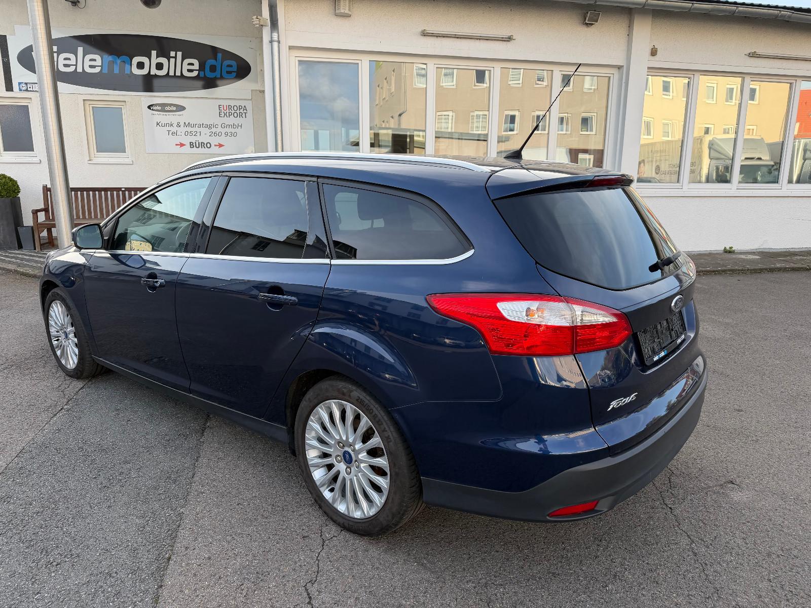 Ford Focus 2011 — photo 8