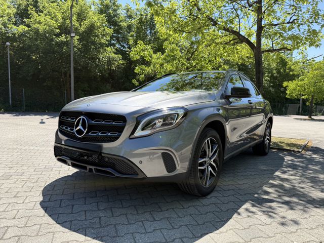 MERCEDES-BENZ GLA 250 4MATIC Urban I LED I Navi I Top Zustand 