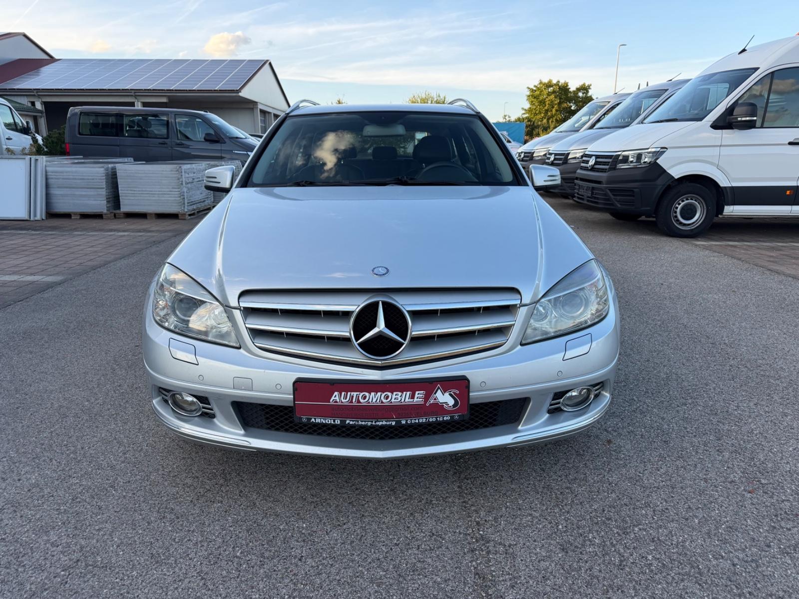 Mercedes-Benz C200 2009 — вигляд ззаду