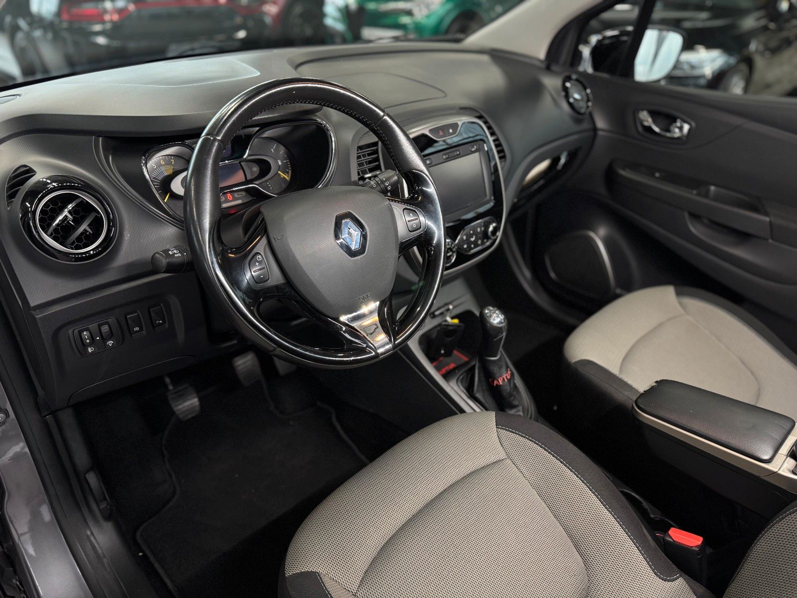 Fahrzeugabbildung Renault Captur 0.9 TCe 90 Dynamique KAMERA+NAVI+SITZH.