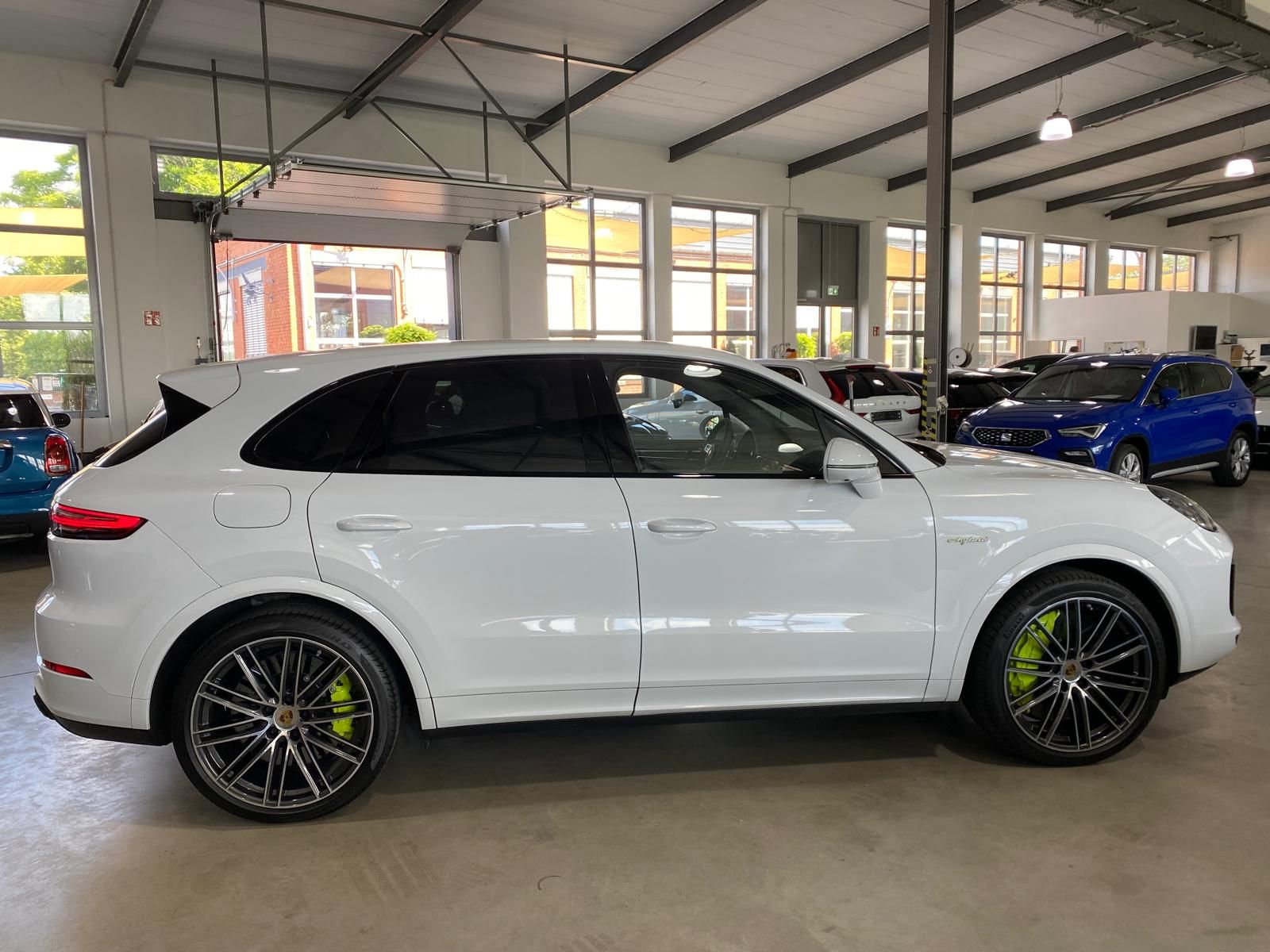 Fahrzeugabbildung Porsche Cayenne Turbo S E Hybrid/Pano/HUD/Matrix/22´/BUR