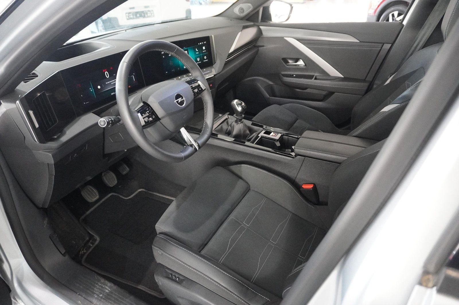 Fahrzeugabbildung Opel Astra L ST 1.2T GS SPORT NAVI/LED/360°/PANO./HUD