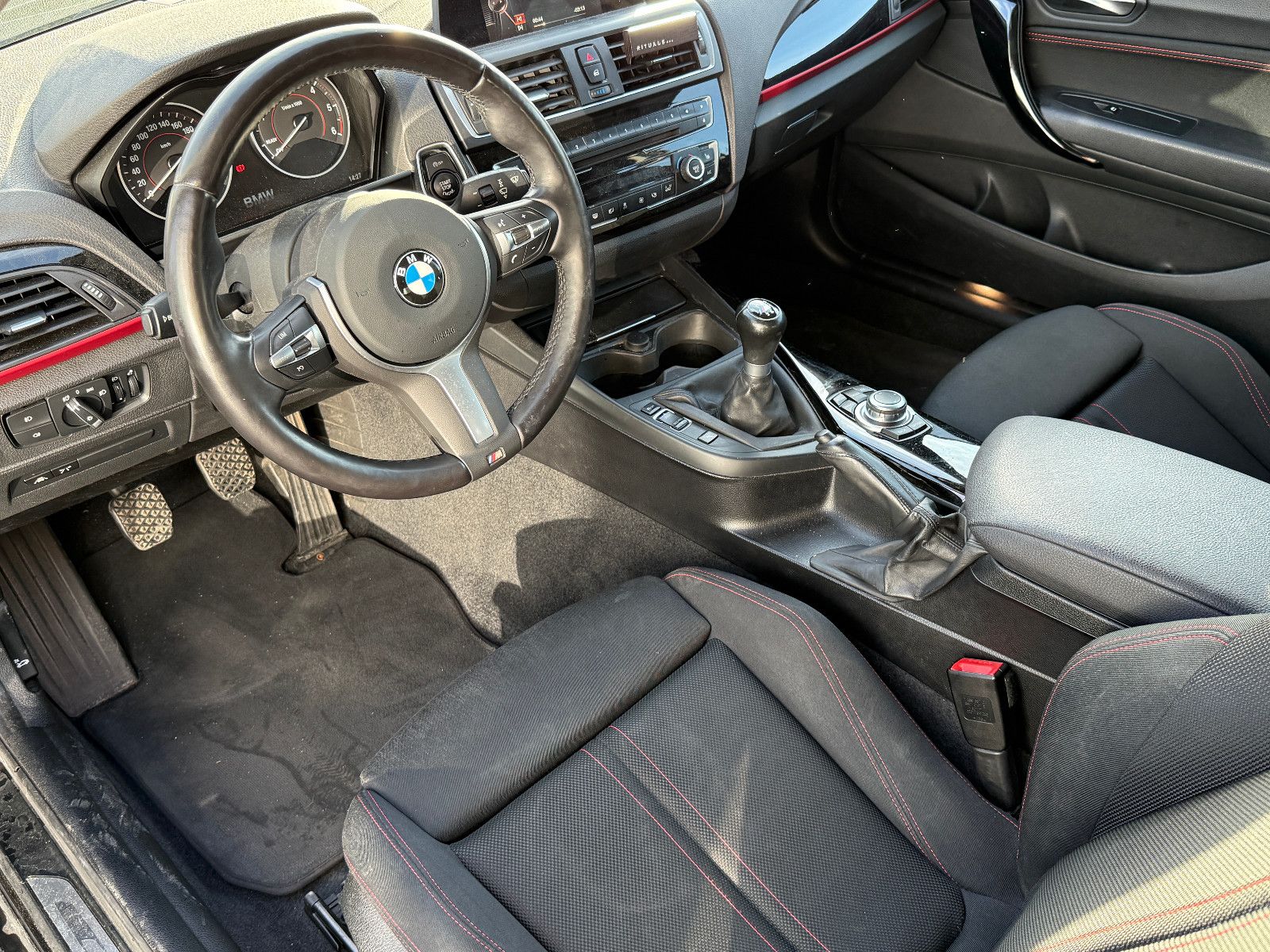 Fahrzeugabbildung BMW 118d xDrive Sport-Line Navi HiFi PDC GRA SHZ