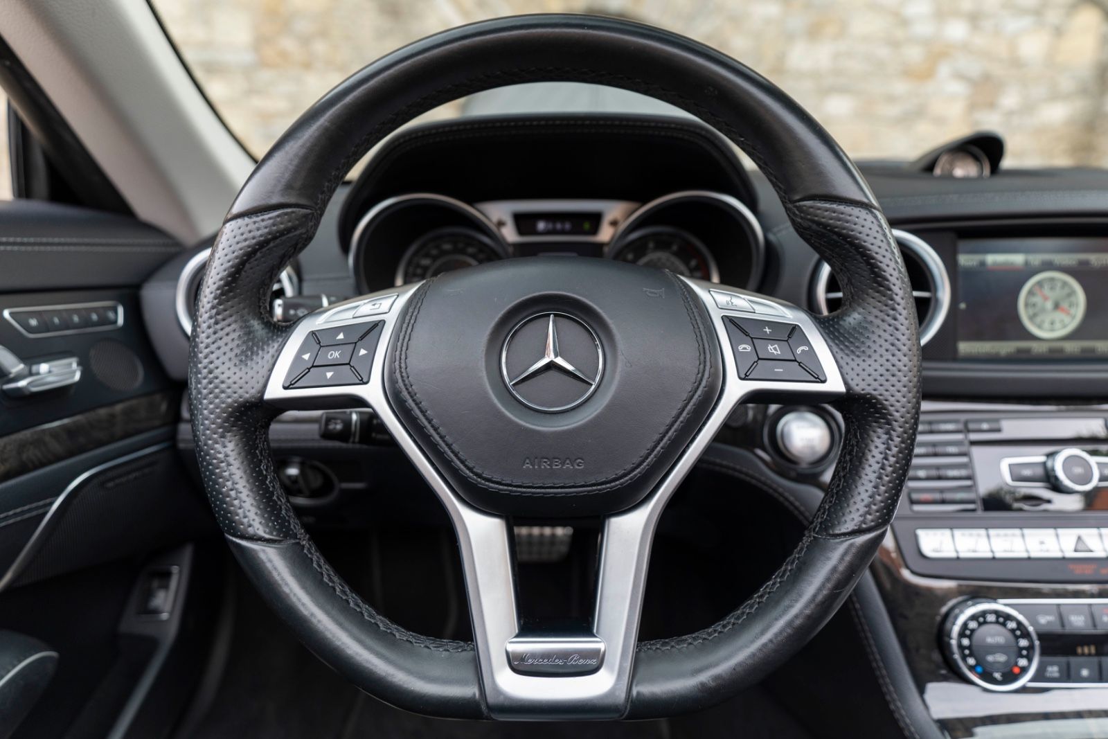 Fahrzeugabbildung Mercedes-Benz SL 400 Roadster H&K KAM NAV AMBIENT 19' RDK TOTW