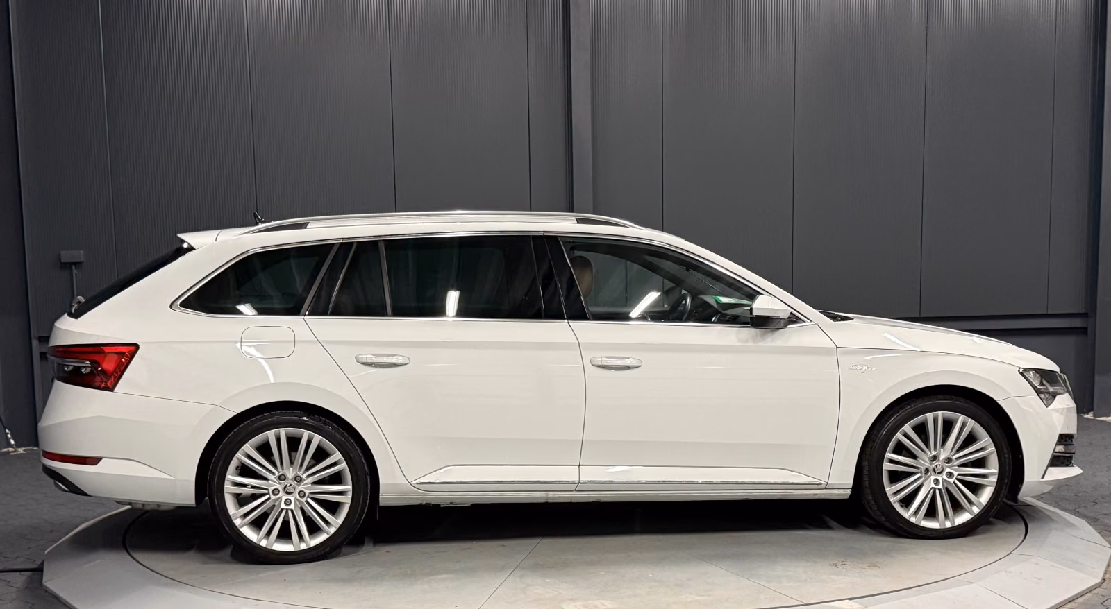 Skoda Superb Combi L&K *19Zoll*LEDER/Braun*SitzKlima*, миниатюра 9