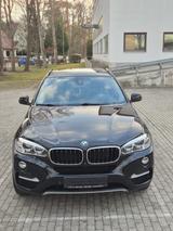 BMW X6 xDrive35i - - BMW X6 mit Benzin-Antrieb: Automatik
