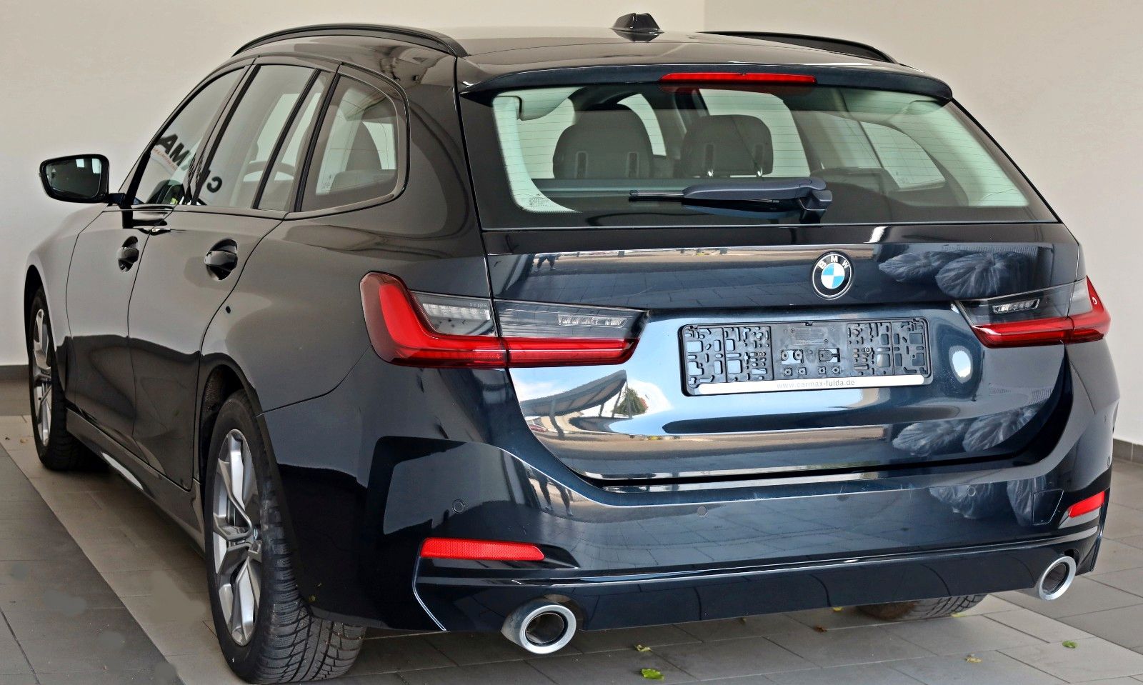 Fahrzeugabbildung BMW 320dA xDrive Touring Navi,LED,SH,PDC,Widescreen
