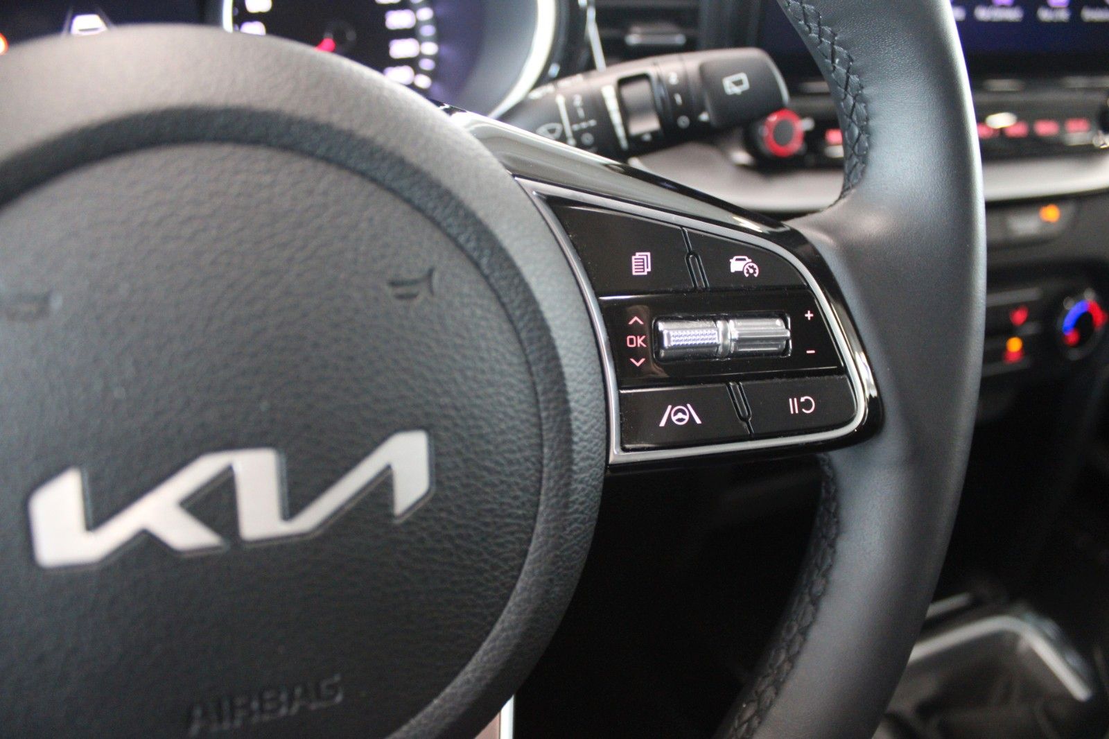 Fahrzeugabbildung Kia XCeed Vision Bi-LED NAVI SHZ LHZ Kamera ACC uvm.