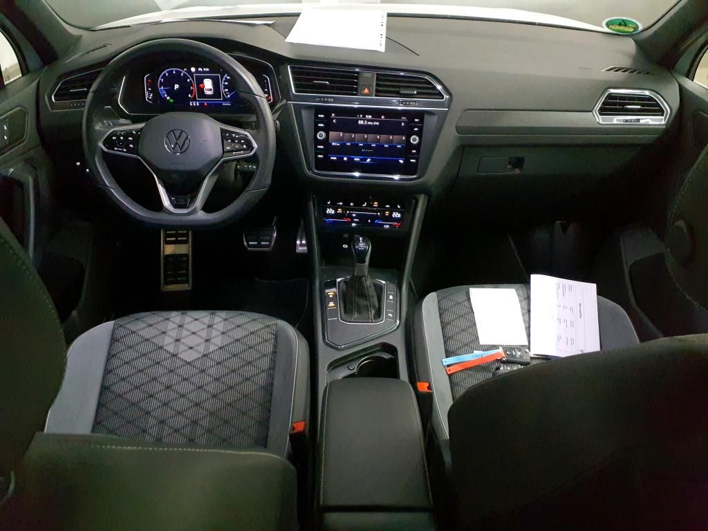 Fahrzeugabbildung Volkswagen Tiguan TSI R-Line DSG Standhzg. LED AHK Navi AID