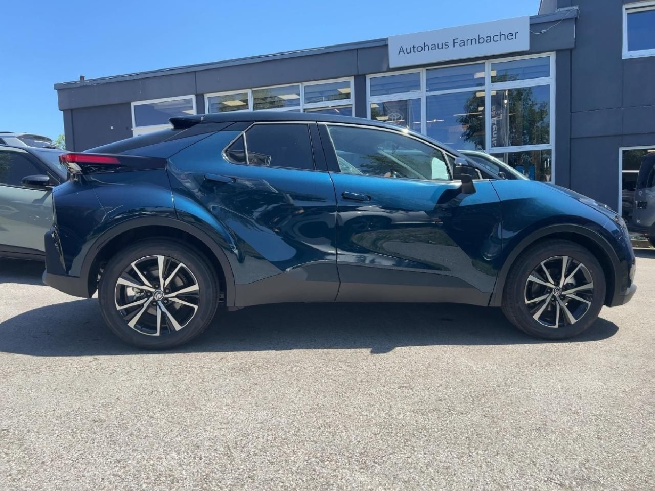 Fahrzeugabbildung Toyota C-HR 2,0 Hybrid Teamplayer