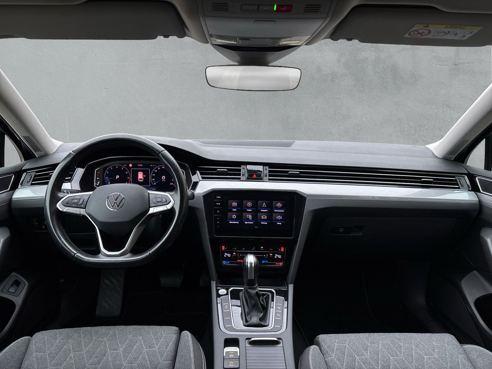 Fahrzeugabbildung Volkswagen Passat Variant 1.5 TSI Business AHK Kamera AppCo