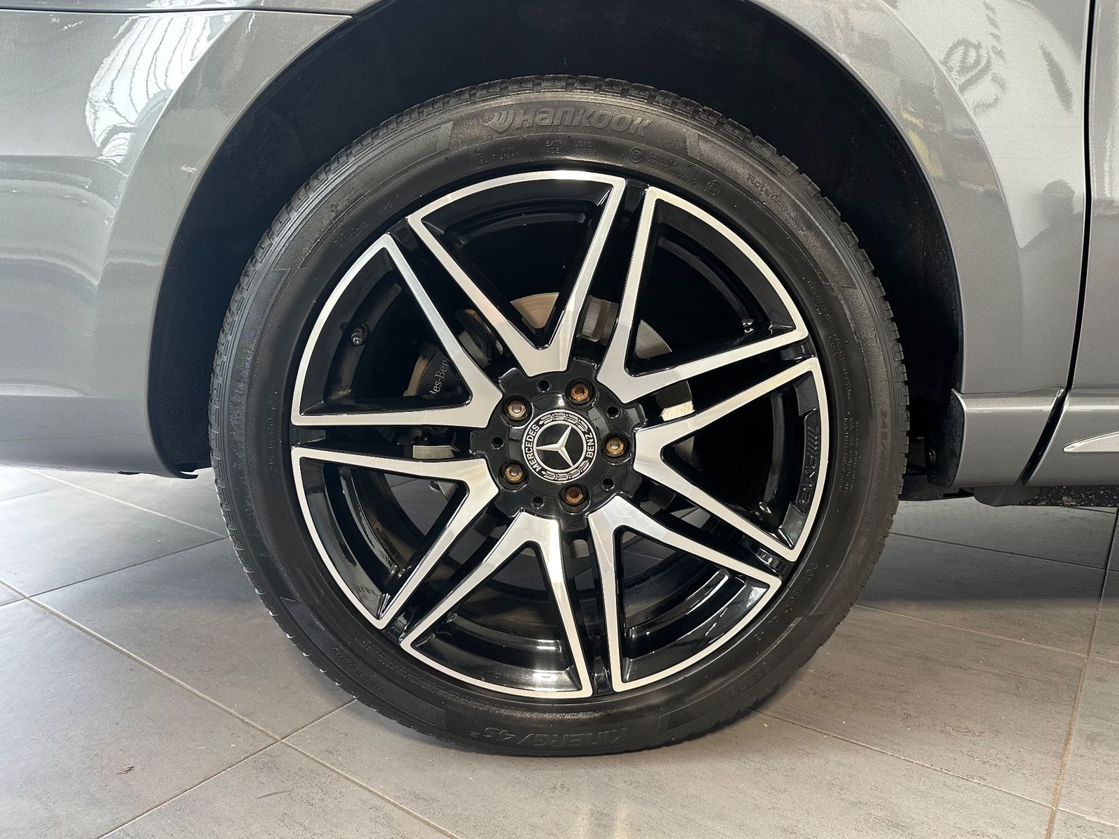 Fahrzeugabbildung Mercedes-Benz V 250 AMG-Line NAV+LED+360°+PANO+AHK+AIRMATIC