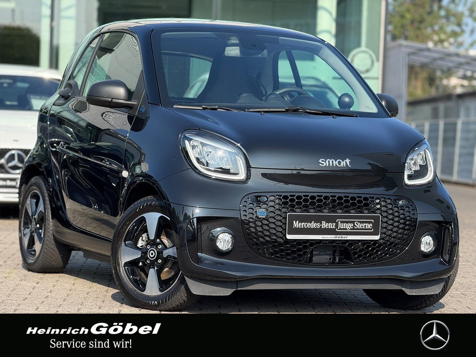 Fahrzeugabbildung Smart SMART EQ FORTWO*PANO*AMBIENTE*KAMERA*LED*PDC