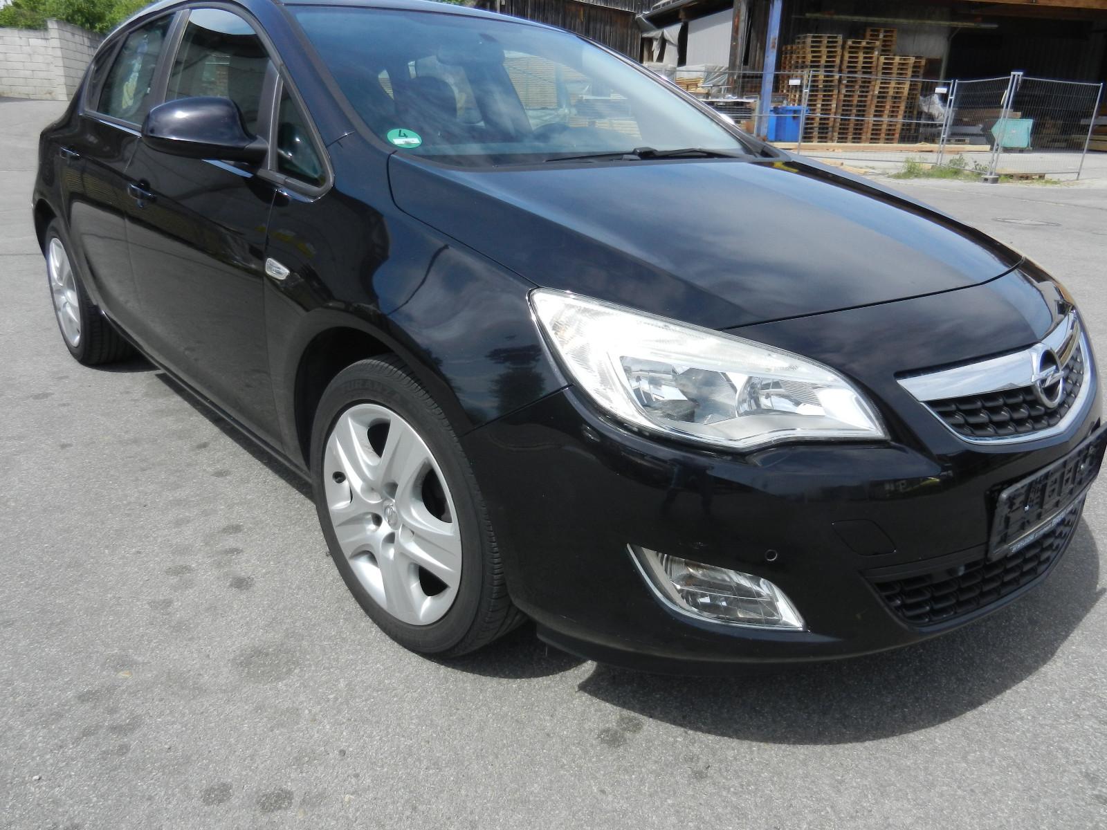 Opel Astra J Lim. 5-trg. Edition